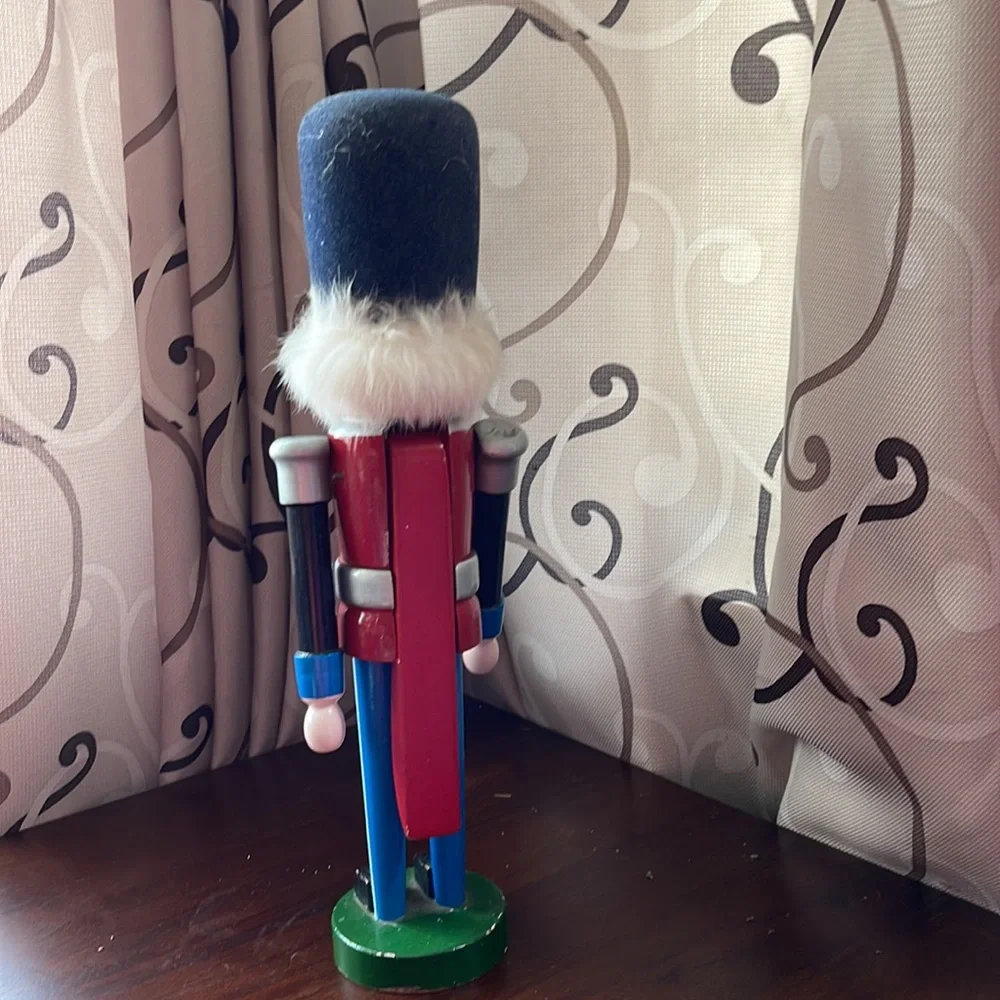 Nutcracker - Picture 2 of 4